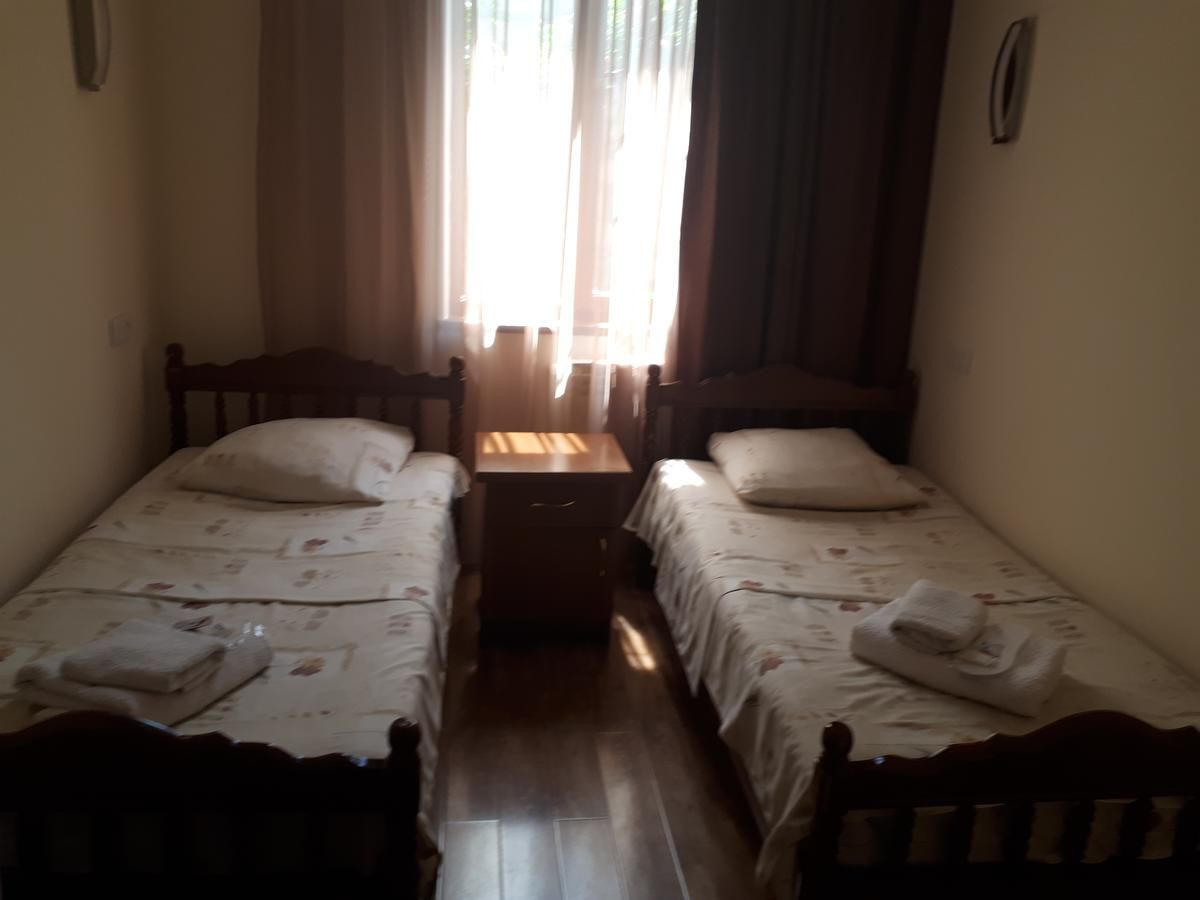 Отели типа «постель и завтрак» Hotel VIVAS Горис-13